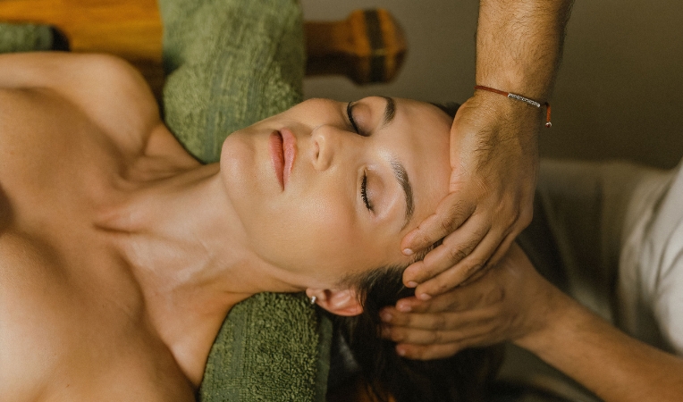 Shiro Abhyanga – Head & Neck Massage